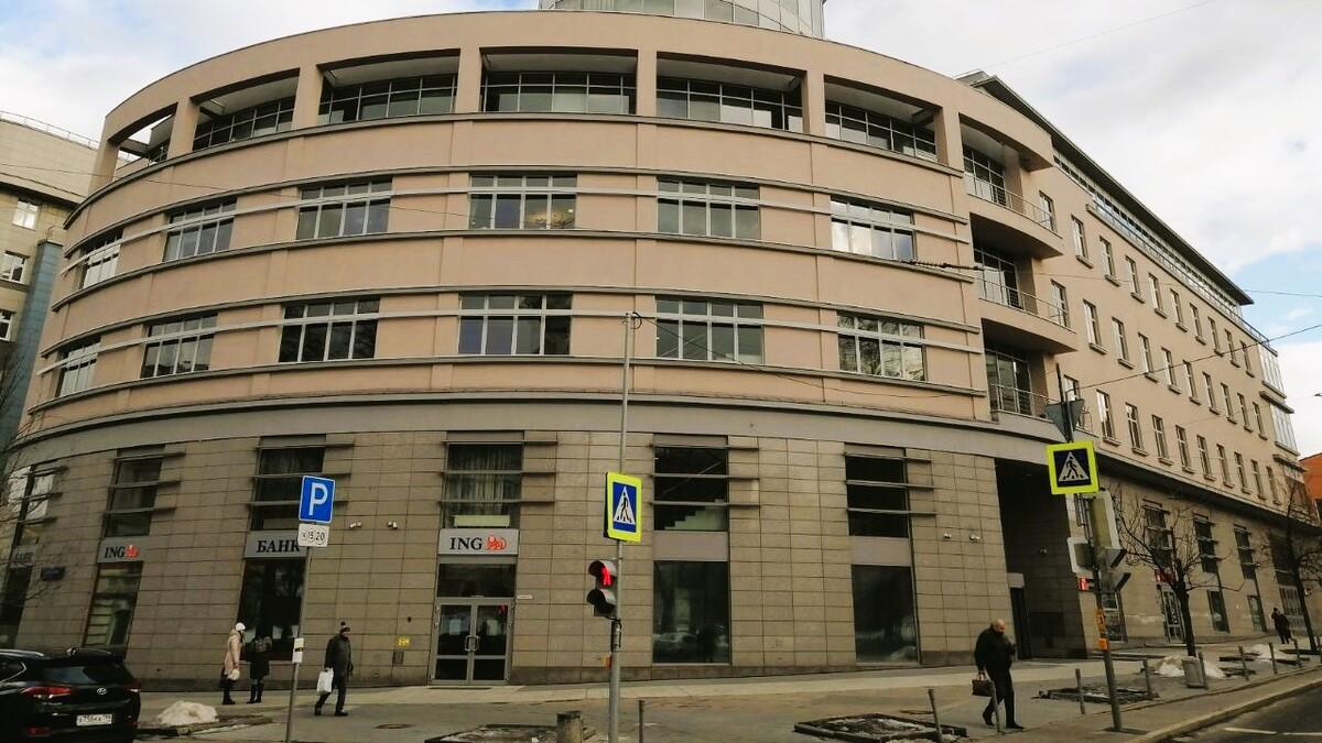 Офисы в аренду и на продажу рядом с метро Новослободская в бизнес-центре Амбер Плаза